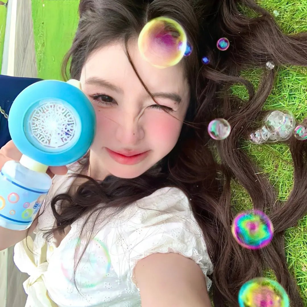 疯狂小镇爱丁顿 封面